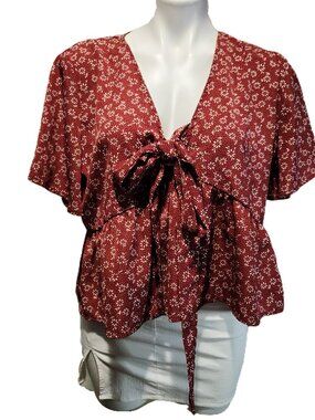 ❤️ 4/$20 Shein top Women's XL 12 Red white floral print Cute flowy Front tie